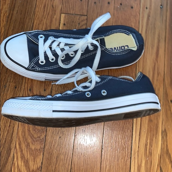 Low top converse worn once - Picture 3 of 5